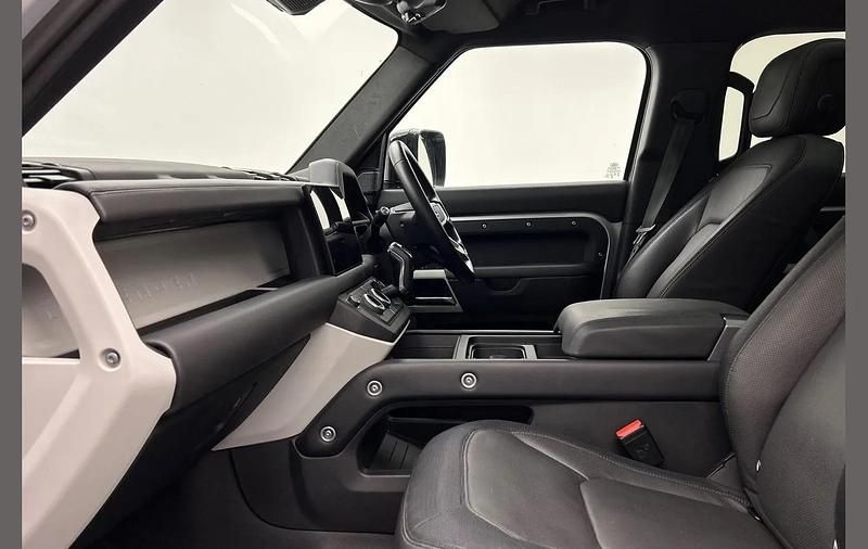 Used Land Rover Defender HSE Dynamic 296 HP (217 kW) 2024 Silver SUV