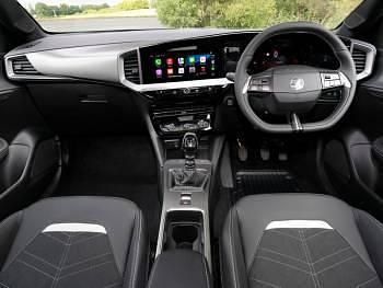 New Vauxhall Mokka Ultimate 136 HP (100 kW) 2025 Brilliant paint  arctic white SUV