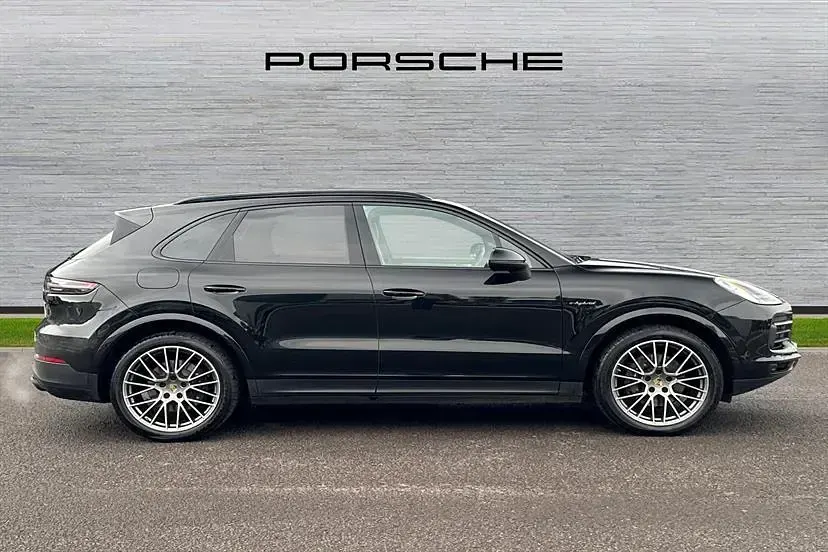 Used Porsche Cayenne Platinum Edition 462 HP (339 kW) 2023 Chromite black SUV