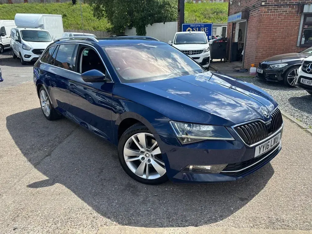 Used Skoda Superb SE L Executive 150 HP (110 kW) 2016 Blue Estate