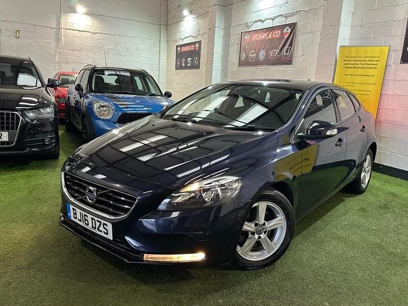 Used Volvo V40 2016 Blue Hatchback