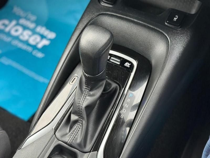 Used Toyota Corolla 122 HP (89 kW) 2022 Silver Van