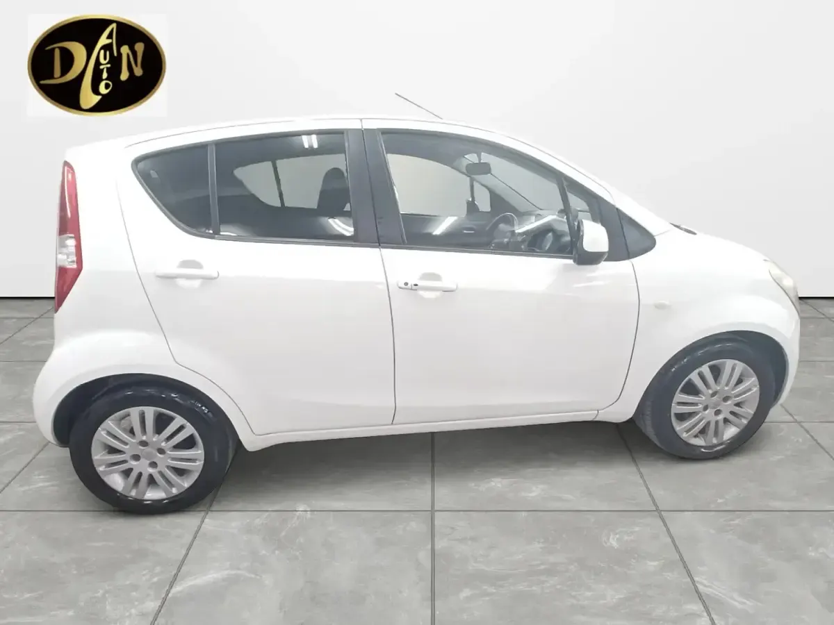 Used Suzuki Splash SZ4 2012 White Hatchback