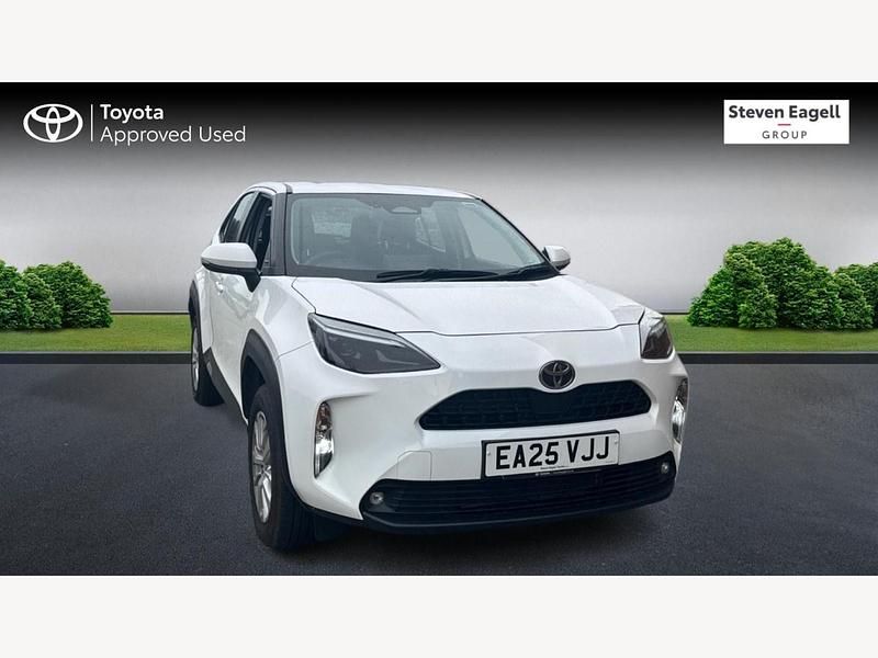 White Used 2025 Toyota Yaris Hybrid Hatchback | £23,603 (A bit pricey) - Image 1/3