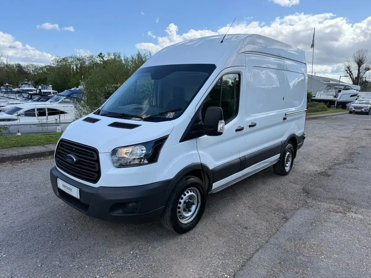 Usado Ford Transit 130 HP (95 kW) 2018 Branco Van