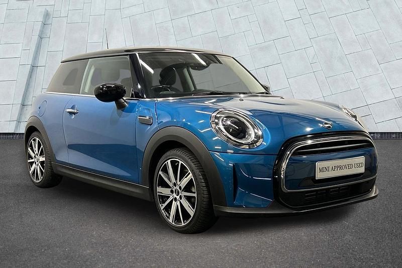 Used Mini Cooper Classic 136 HP (100 kW) 2021 Blue Hatchback