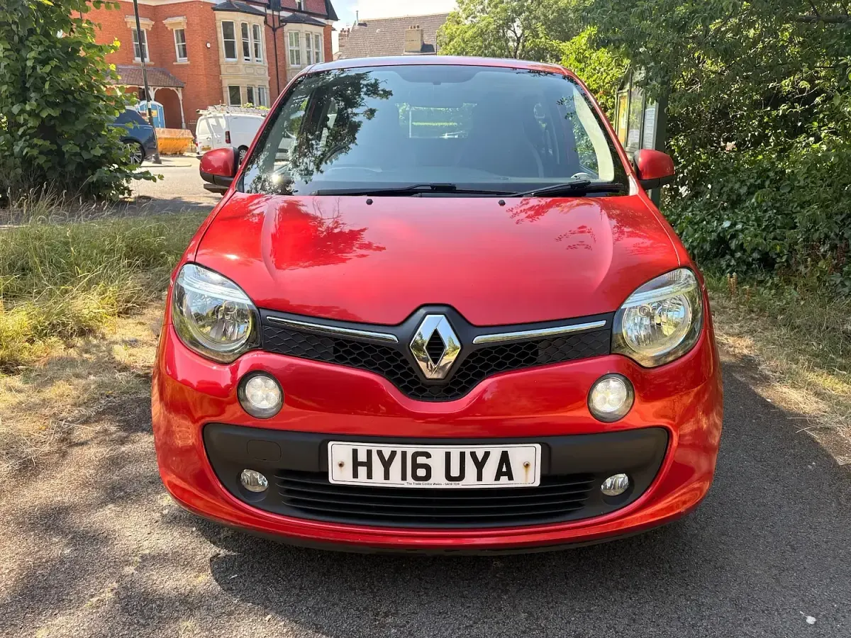 Used Renault Twingo Dynamique 70 HP (51 kW) 2016 Red Hatchback