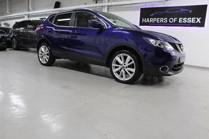 Blue Used 2015 Nissan Qashqai Tekna SUV | £5,495 (Fair price) - Image 1/4