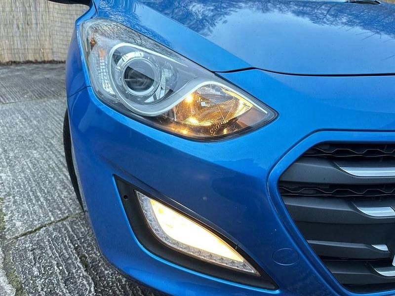 Used Hyundai i30 SE 110 HP (80 kW) 2016 Blue Hatchback