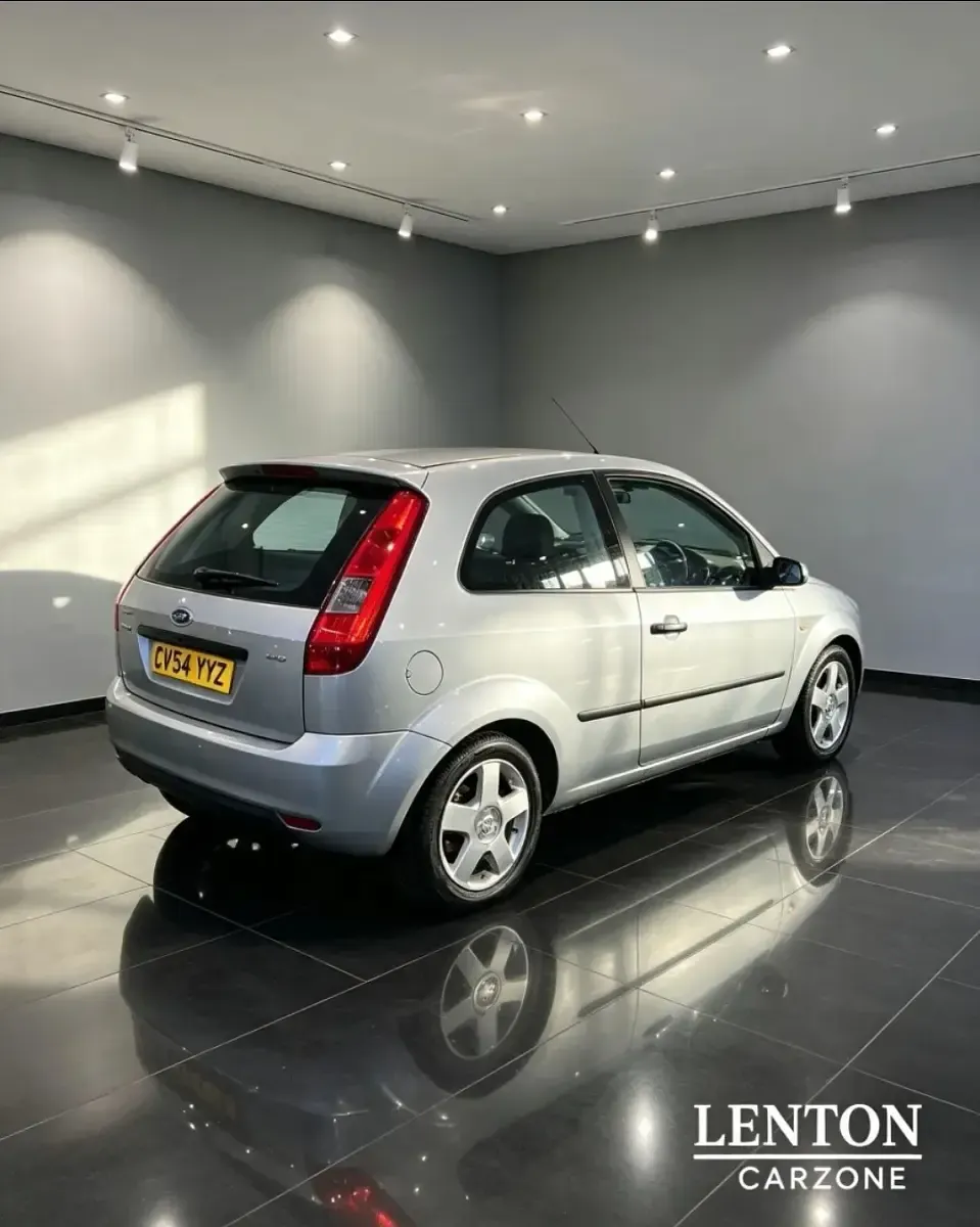 Used Ford Fiesta 80 HP (58 kW) 2004 Silver Hatchback