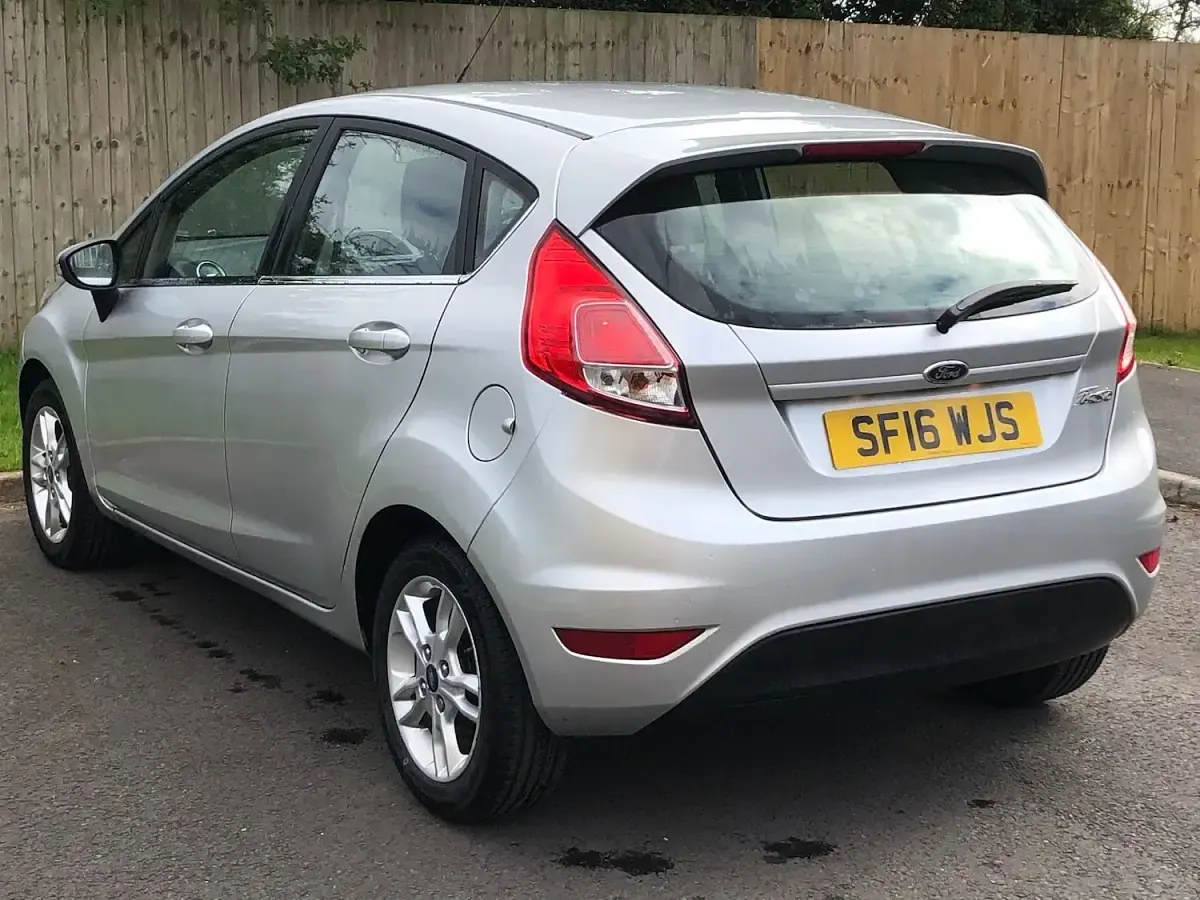 Used Ford Fiesta Zetec 82 HP (60 kW) 2016 Silver Hatchback