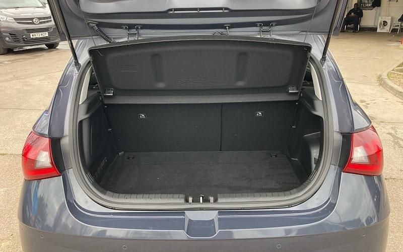 Used Hyundai i20 Premium 101 HP (74 kW) 2023 Grey Hatchback