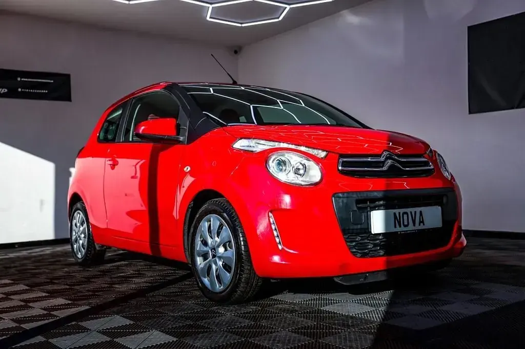 Używany Citroën C1 Feel 72 KM (52 kW) 2018 Czerwony Hatchback