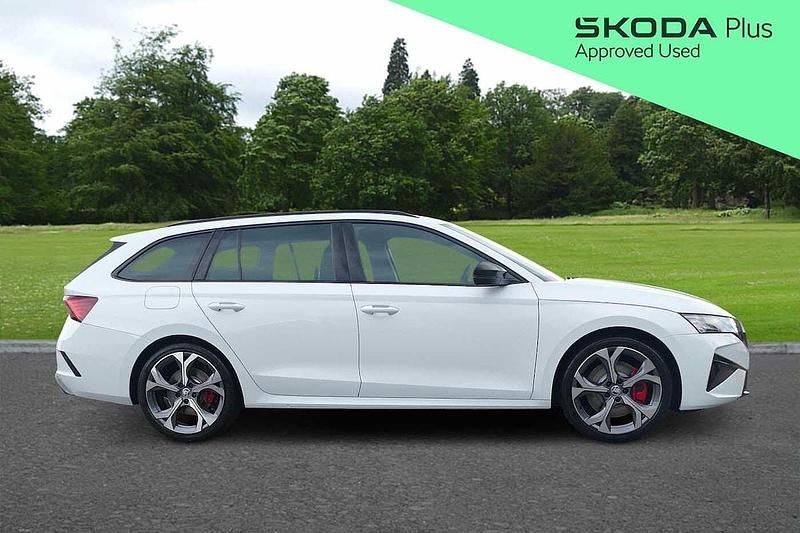 Używany Skoda Octavia vRS 265 KM (194 kW) 2025 Biały Kombi