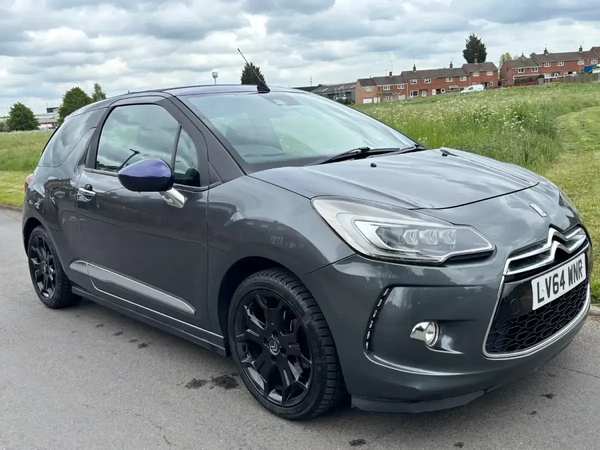 Usado Citroën DS3 Cabriolet 155 HP (114 kW) 2014 Cinzento Cabrios