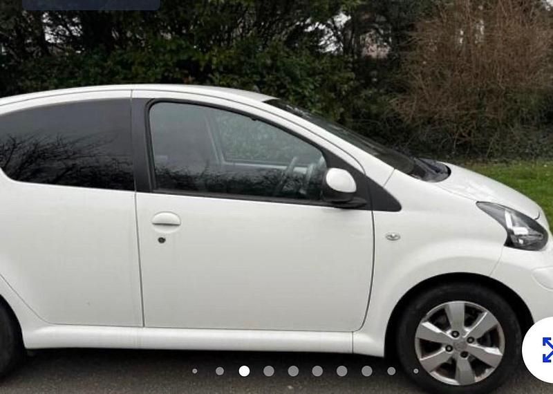 Used Toyota Aygo 2011 White Hatchback
