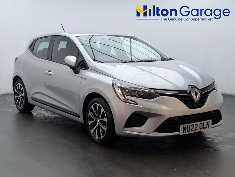 Used Renault Clio V Iconic 140 HP (102 kW) 2022 Silver Hatchback
