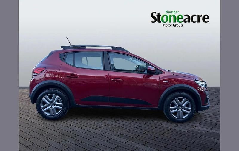 Used Dacia Sandero Comfort 90 HP (66 kW) 2022 Red SUV