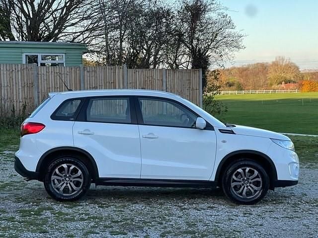 Used Suzuki Vitara SZ4 120 HP (88 kW) 2016 White SUV
