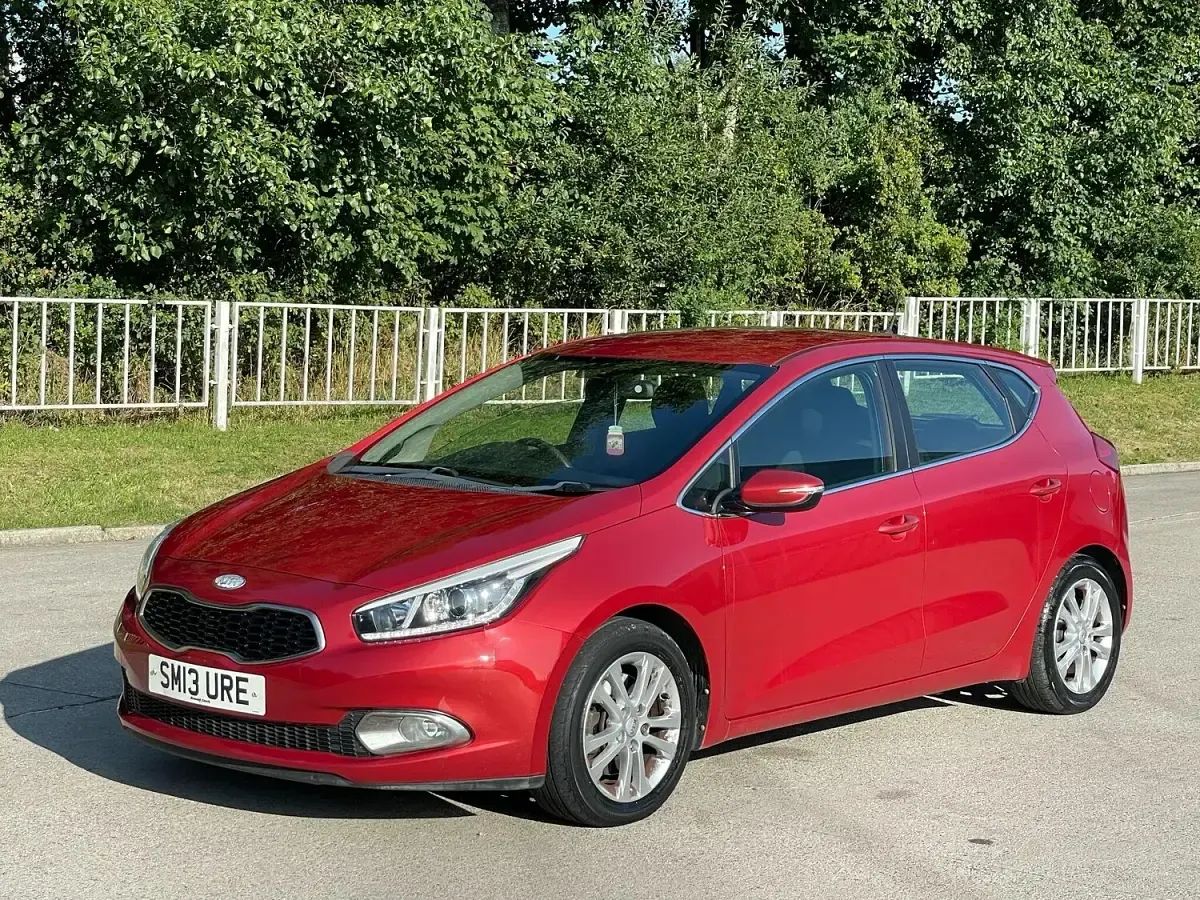 Used Kia Ceed 128 HP (94 kW) 2013 Red Hatchback