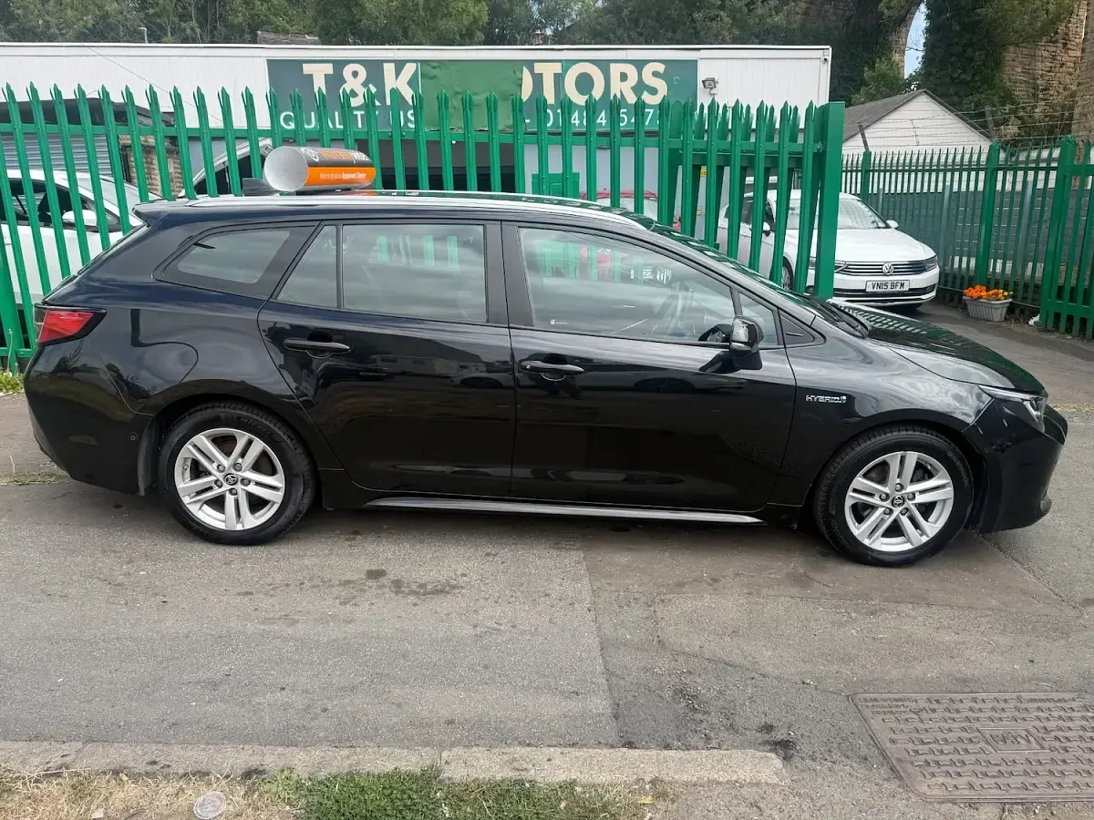 Used Toyota Corolla 122 HP (89 kW) 2021 Black Estate