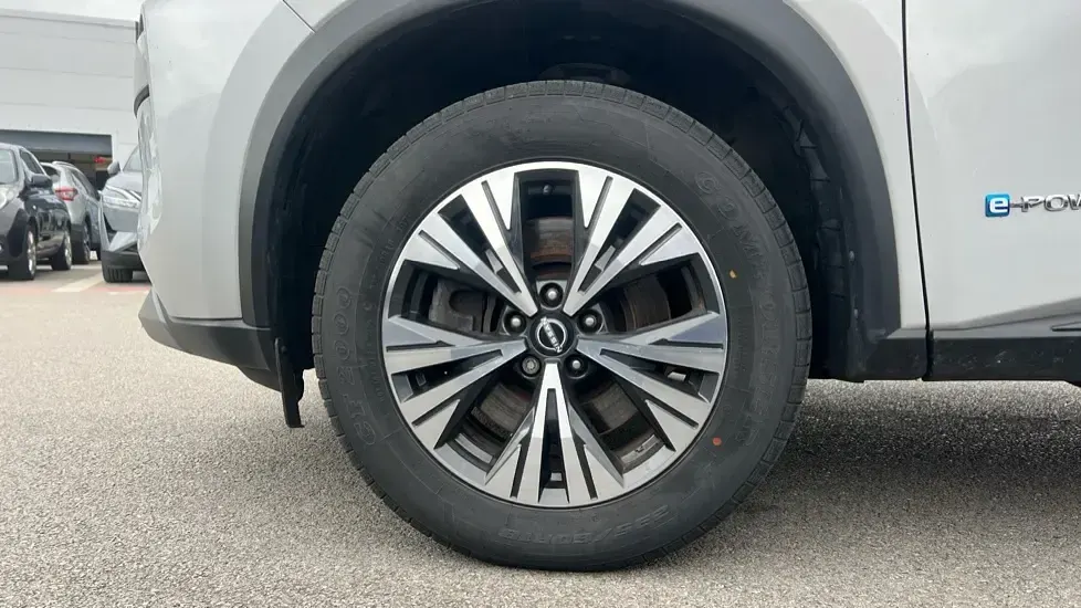 Usado Nissan X-Trail Acenta Premium 213 HP (156 kW) 2024 Prateado SUV