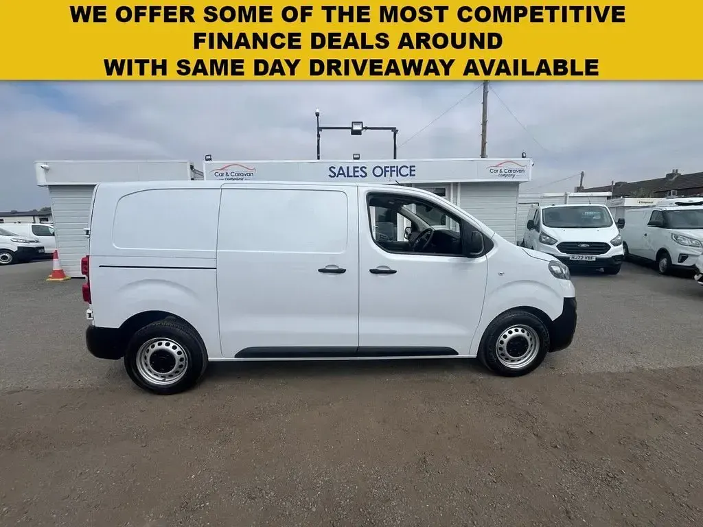 Used Vauxhall Vivaro S 100 HP (73 kW) 2023 White MPV