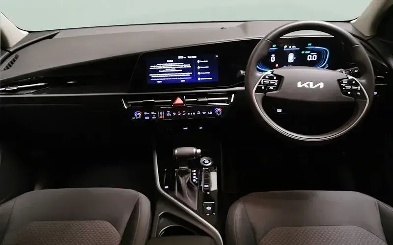 Gebraucht Kia Niro 129 PS (94 kW) 2024 Rot SUV