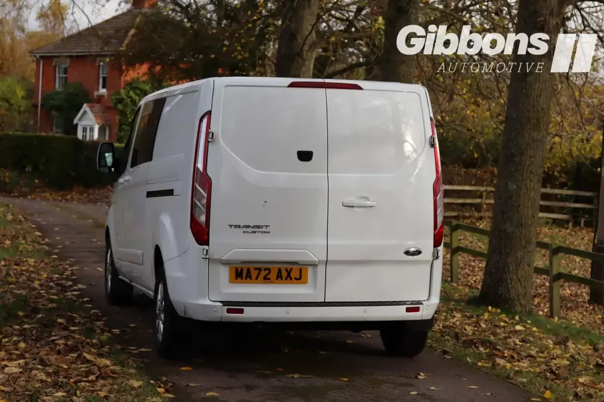 Begagnad Ford Transit Custom Limited 130 HK (95 kW) 2022 Vit Van