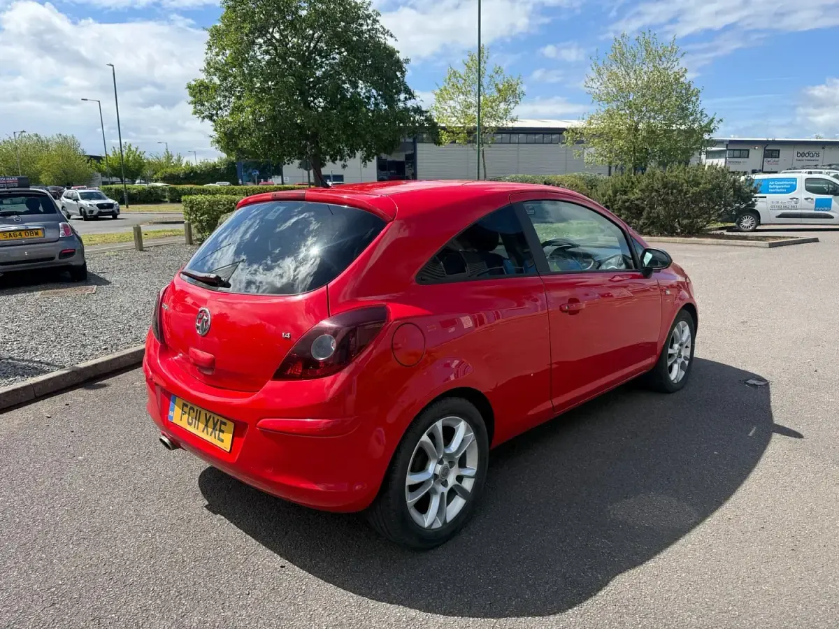 Używany Vauxhall Corsa Excite 100 KM (73 kW) 2011 Czerwony Hatchback