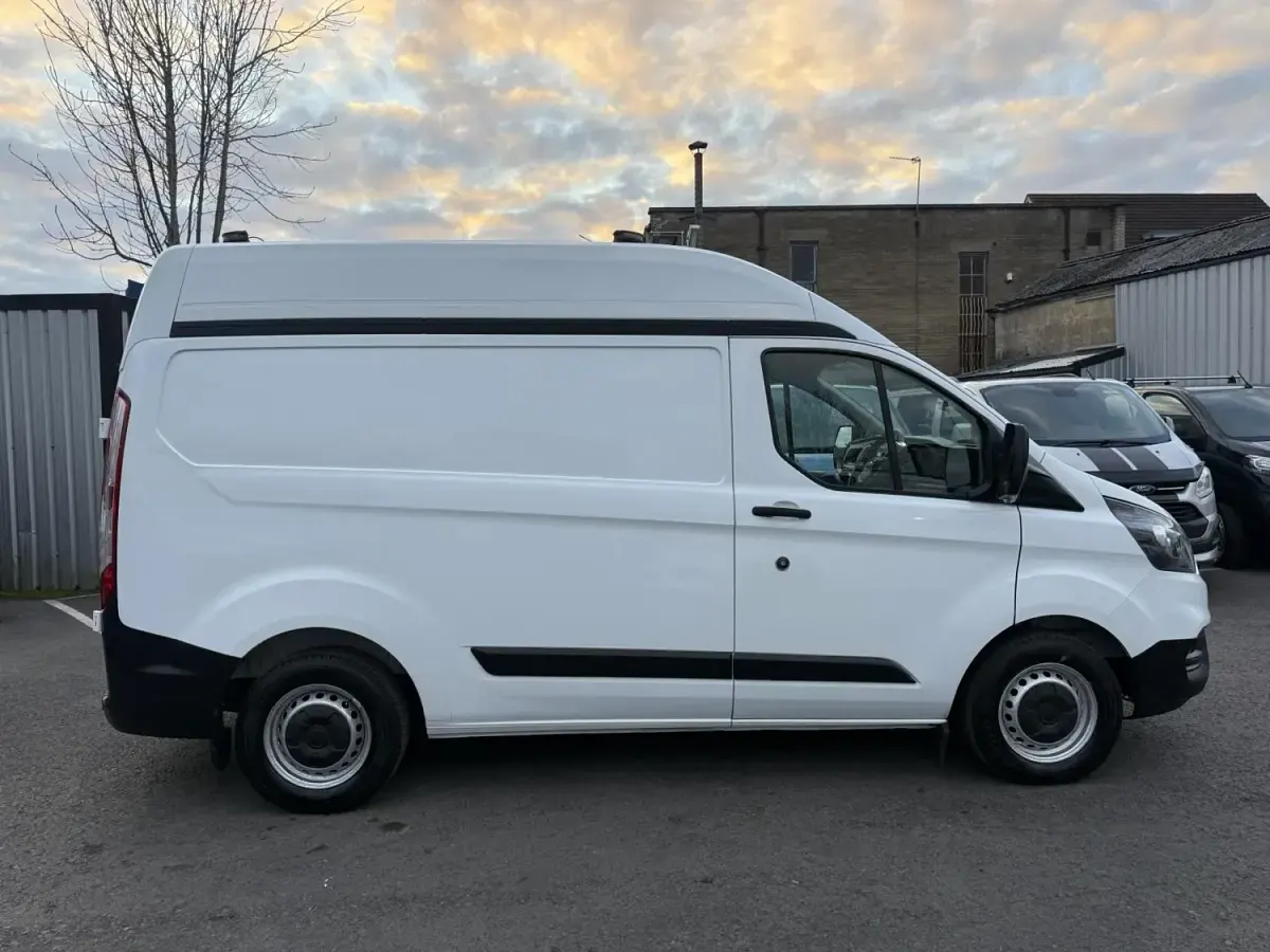 Second-hand Ford Transit Custom 105 CP (77 kW) 2019 Alb Van