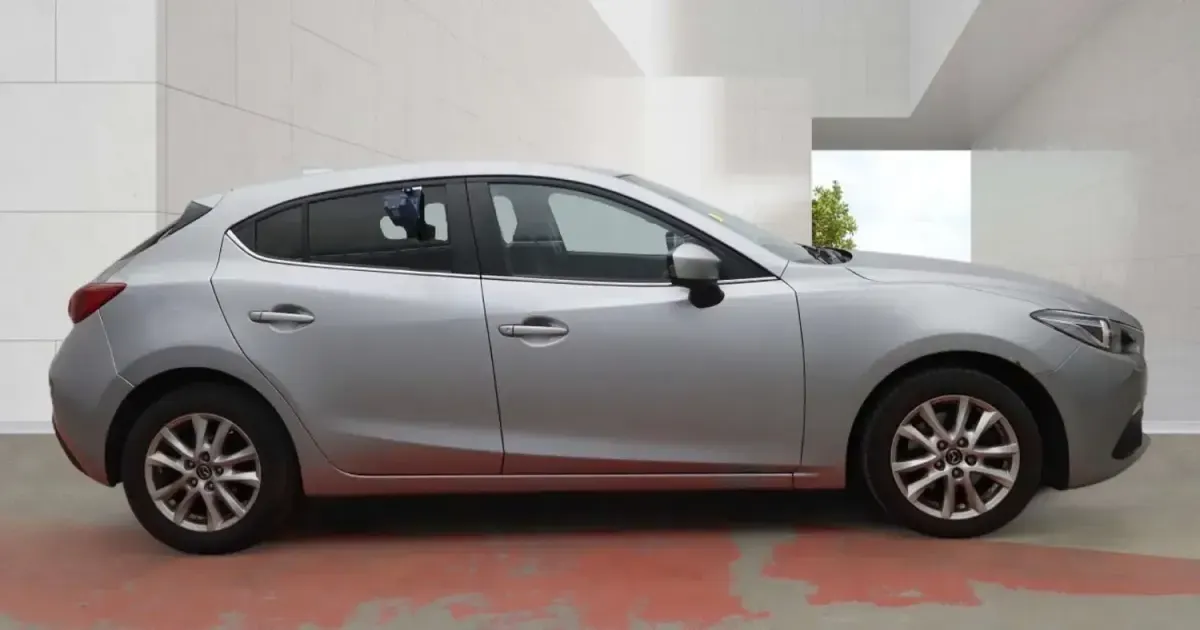 Usado Mazda 3 165 HP (121 kW) 2015 Prateado Citadino