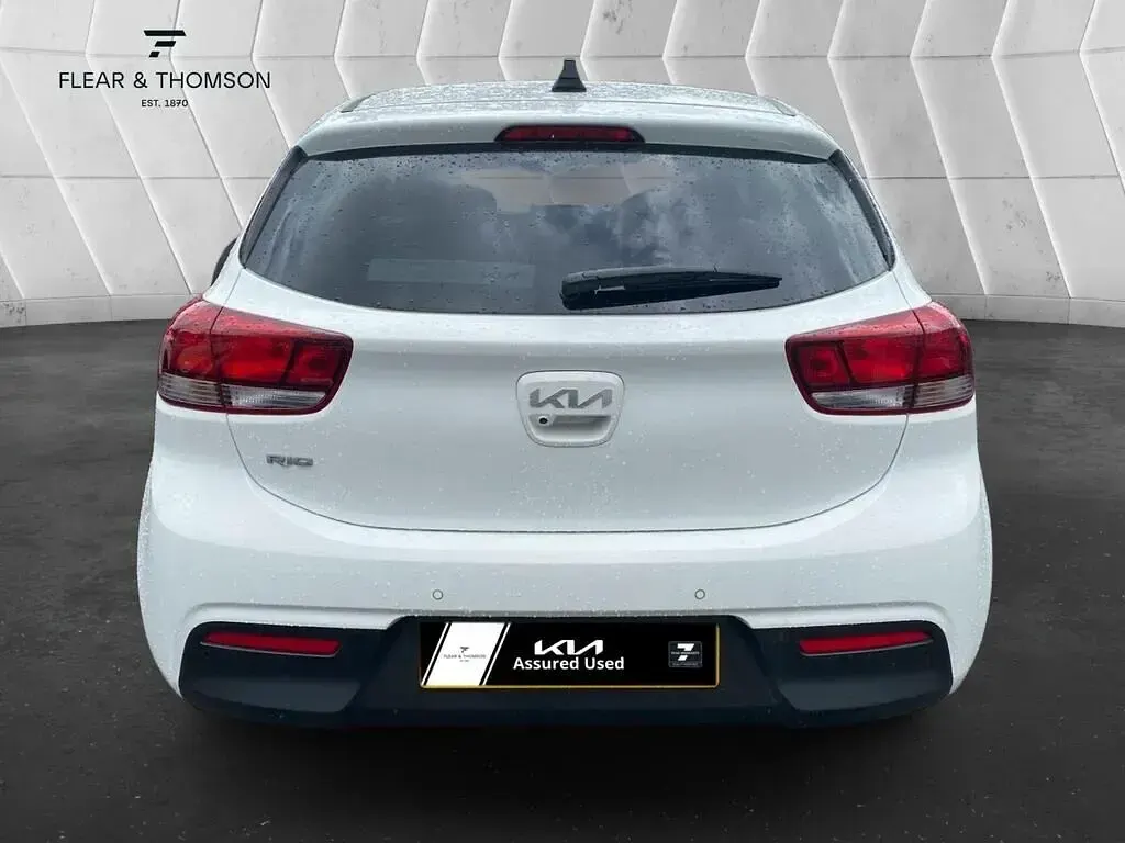 Used Kia Rio 2023 White Hatchback