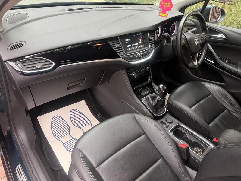 Used Vauxhall Astra Elite 2018 Green Hatchback