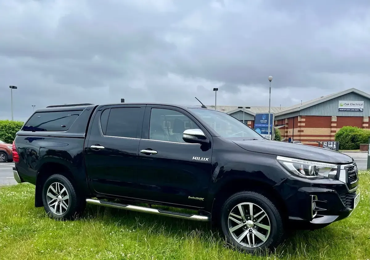 Used Toyota HiLux 150 HP (110 kW) 2019 Black Pickup