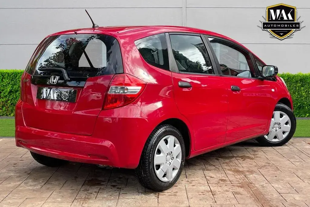 Used Honda Jazz S 90 HP (66 kW) 2014 Red Hatchback