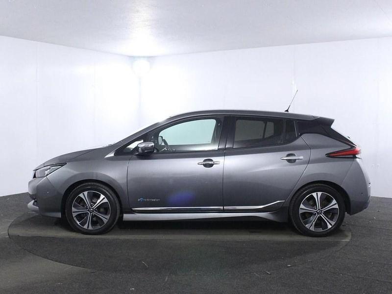 Usado Nissan Leaf Tekna 110 kW (150 HP) 2018 Cinzento Citadino