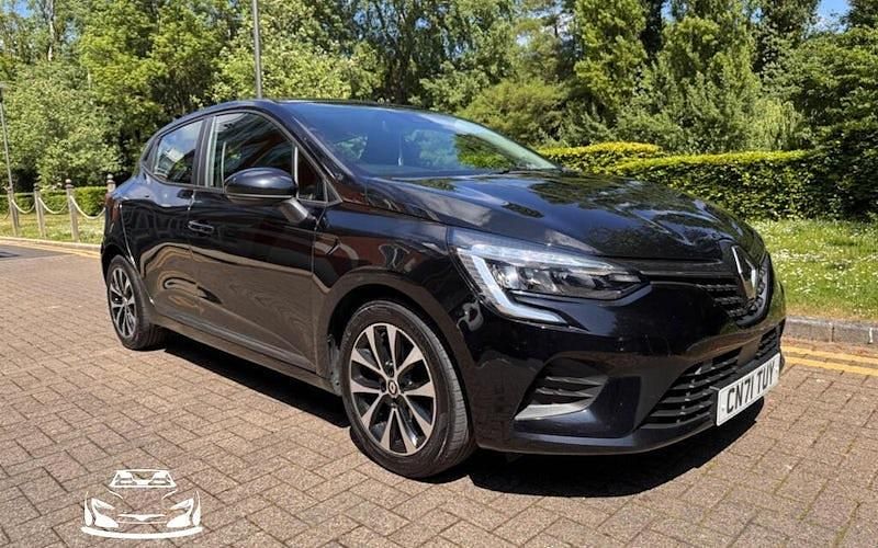 Used Renault Clio V Iconic 90 HP (66 kW) 2022 Hatchback