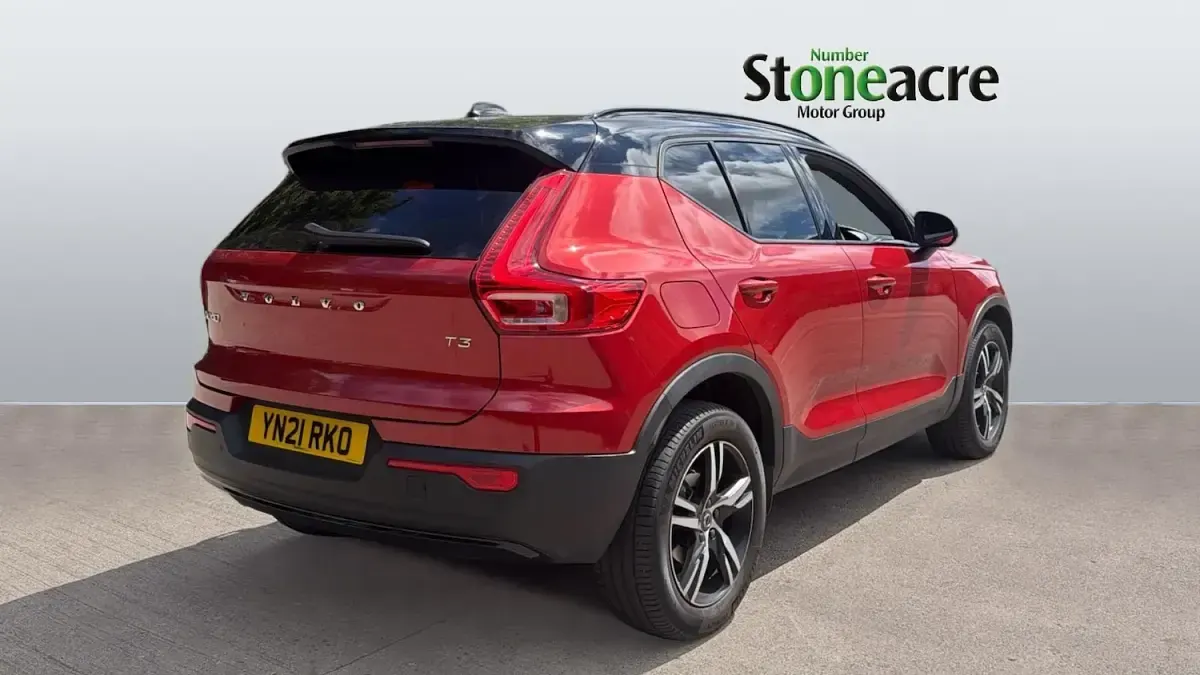 Used Volvo XC40 R-Design 163 HP (119 kW) 2021 Red SUV