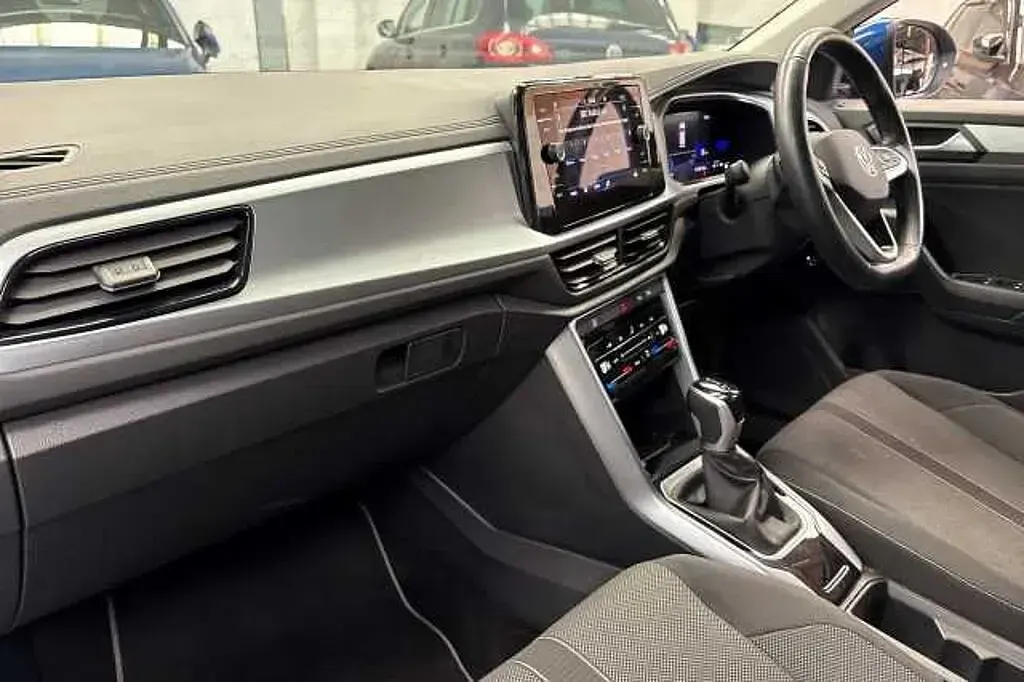 Used VW T-Roc Life 150 HP (110 kW) 2022 Blue SUV