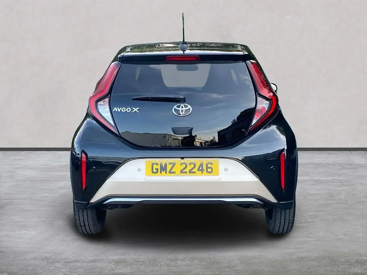 Used Toyota Aygo X 72 HP (52 kW) 2024 Beige SUV
