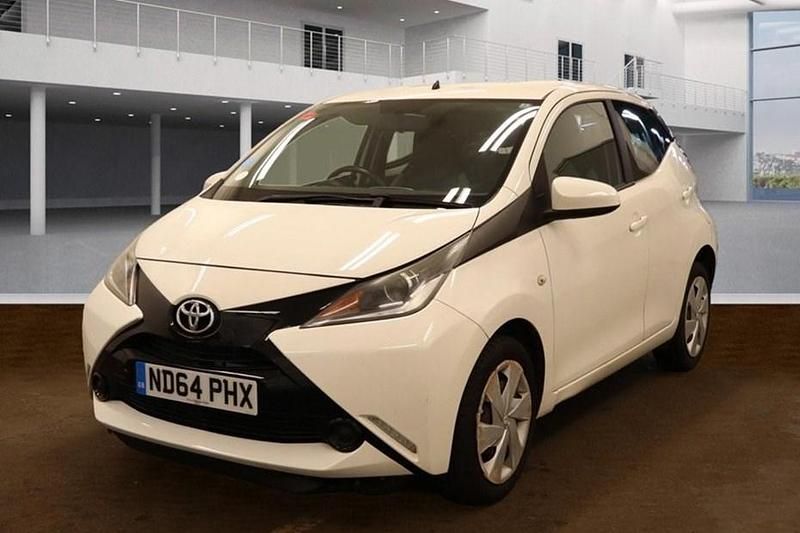 White Used 2015 Toyota Aygo X-play Hatchback | £7,495 (Fair price) - Image 1/1