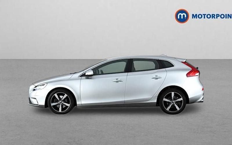 Used Volvo V40 R-Design 122 HP (89 kW) 2019 Hatchback