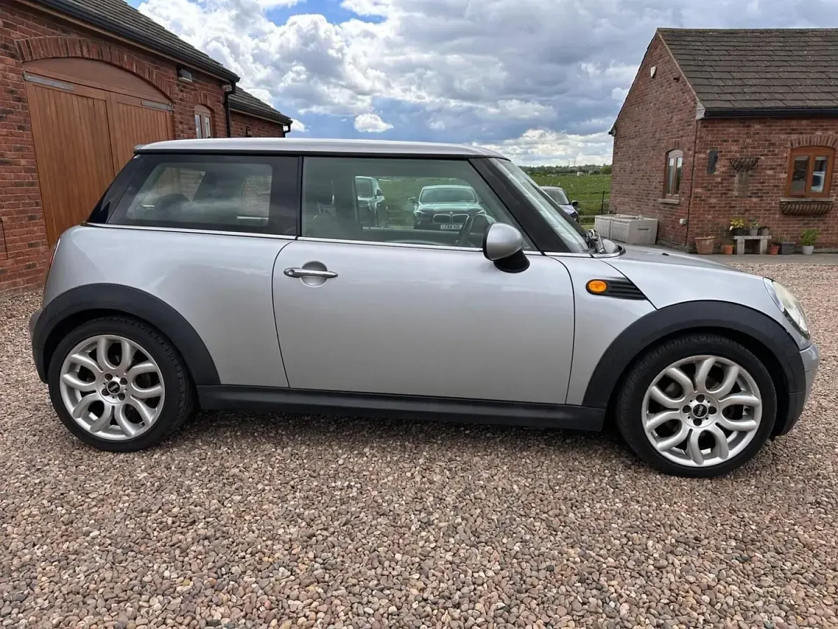 Usado Mini Cooper Hatch 2009 Plateado Utilitario