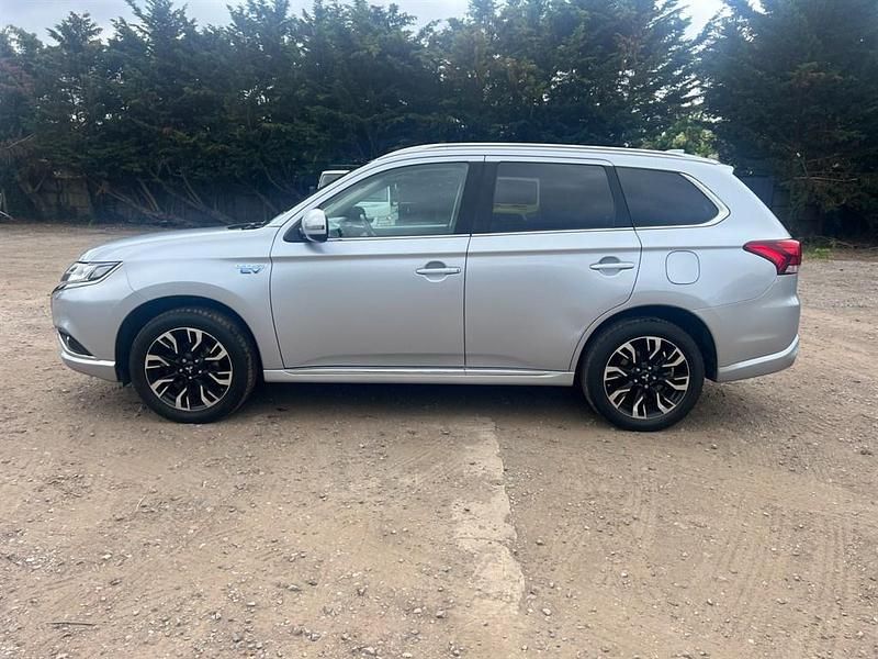 Used Mitsubishi Outlander 200 HP (147 kW) 2017 Silver SUV