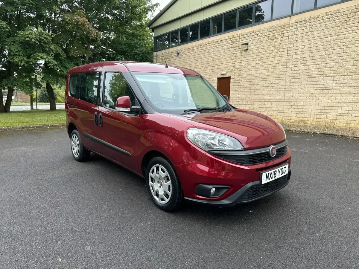 Używany Fiat Doblò Easy 95 KM (69 kW) 2018 Czerwony Minivan