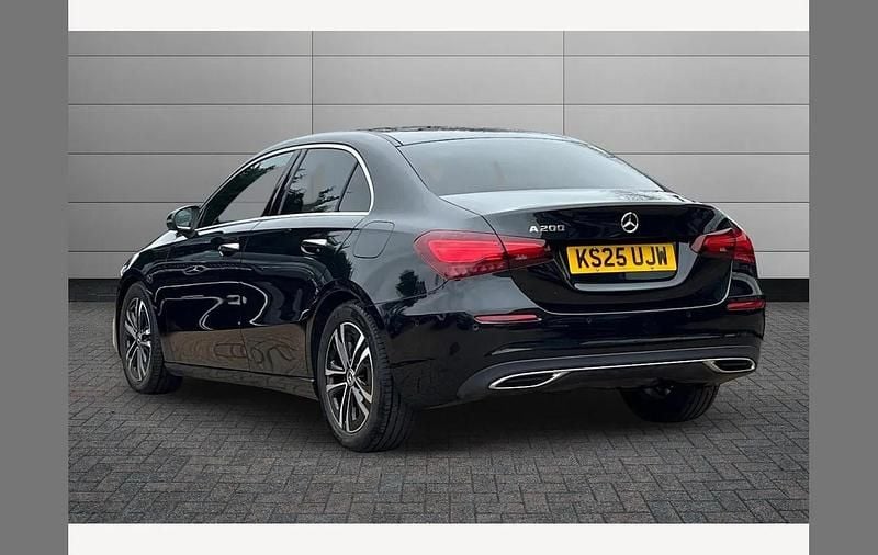 Używany Mercedes A200 Executive 161 KM (118 kW) 2025 Czarny Sedan/Limuzyna