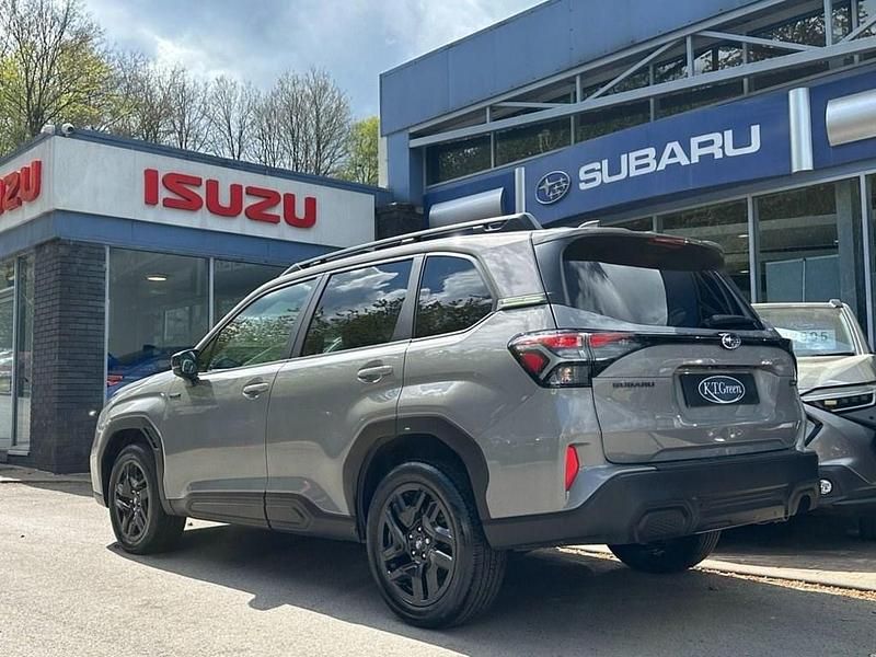 Usado Subaru Forester 136 CV (100 kW) 2025 Plateado SUV