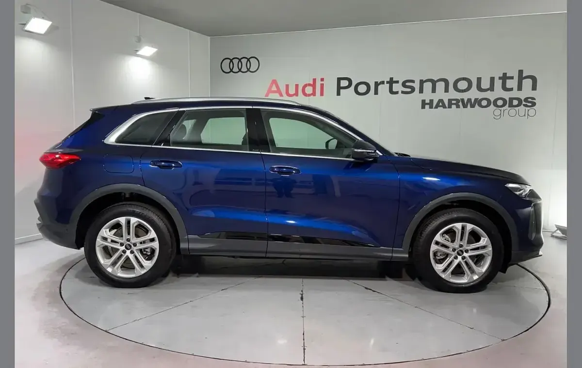 Used Audi Q5 Sport 268 HP (197 kW) 2025 Blue SUV