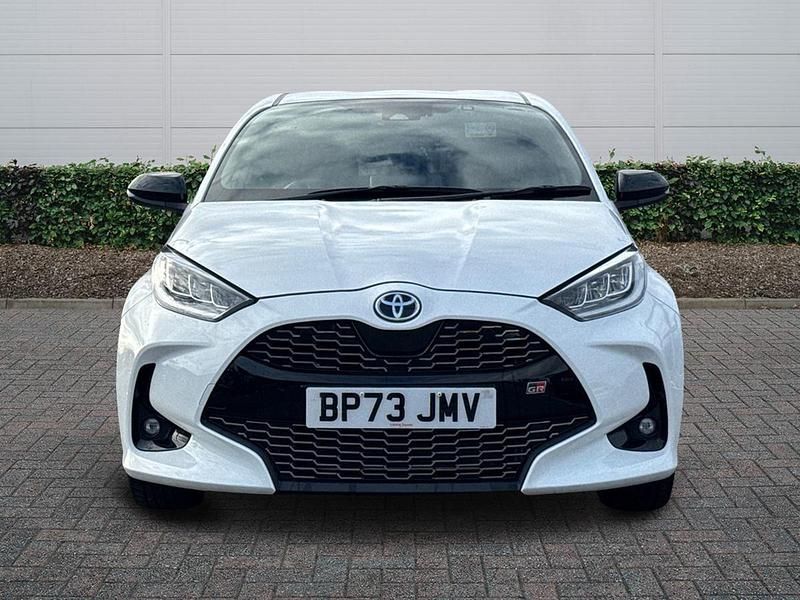 Used Toyota Yaris Hybrid Sport 2023 White Hatchback